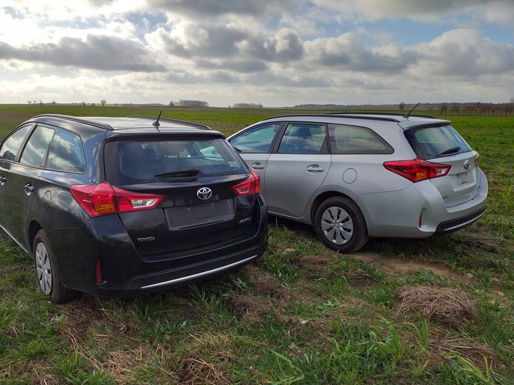 фото №9, Toyota auris i подкрылок зад задние правые брызговик