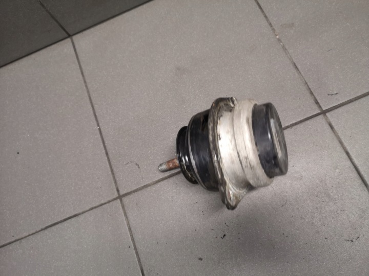 фото №6, Подушка двигателя vw touareg 5.0 tdi 07l6199131