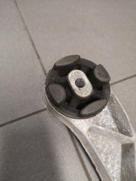 фото №6, Кронштейн крепление моста audi s6 a6 rs6 c5 4.2 bt 4b3599285