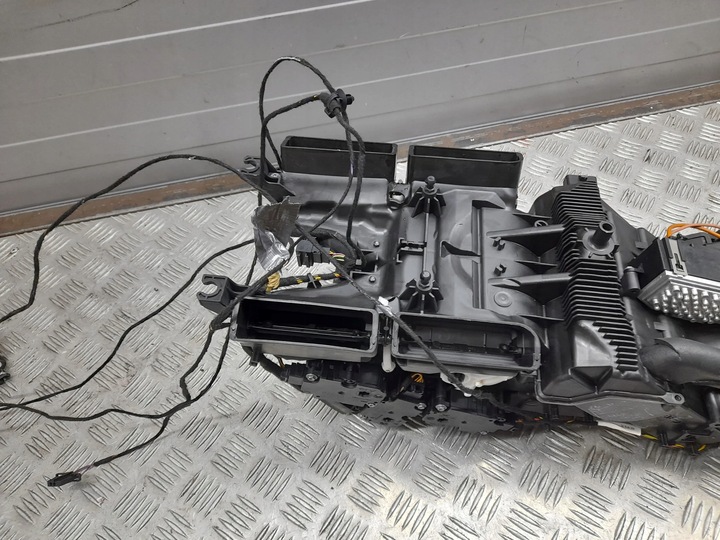 фото №11, Audi a8 s8 d4 4h 4h0820004c з спереду нагрівачі