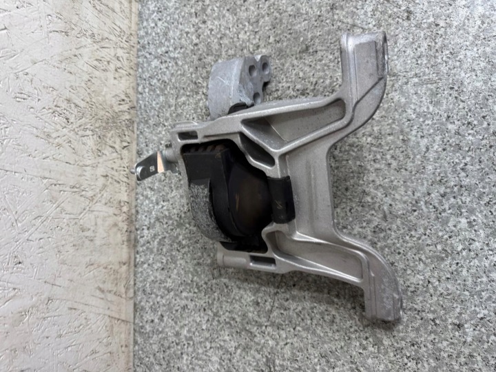 фото №6, Кронштейн подушка двигуна mazda 3 iv bp 2019-2025 2.0 b skyactiv-g