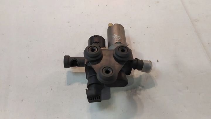 фото №11, Клапан помпа воды нагревателя bmw e90