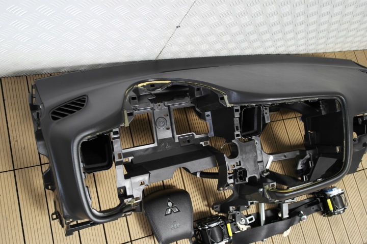 фото №7, Mitsubishi outlander iii рестайлинг 16-20 торпедо консоль подушка натяжители ремни oem номер