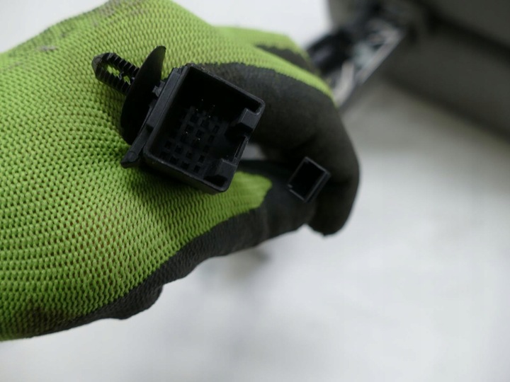 фото №10, Audi a8 d3 рестайлінг підлокітник телефон сіра шкіра