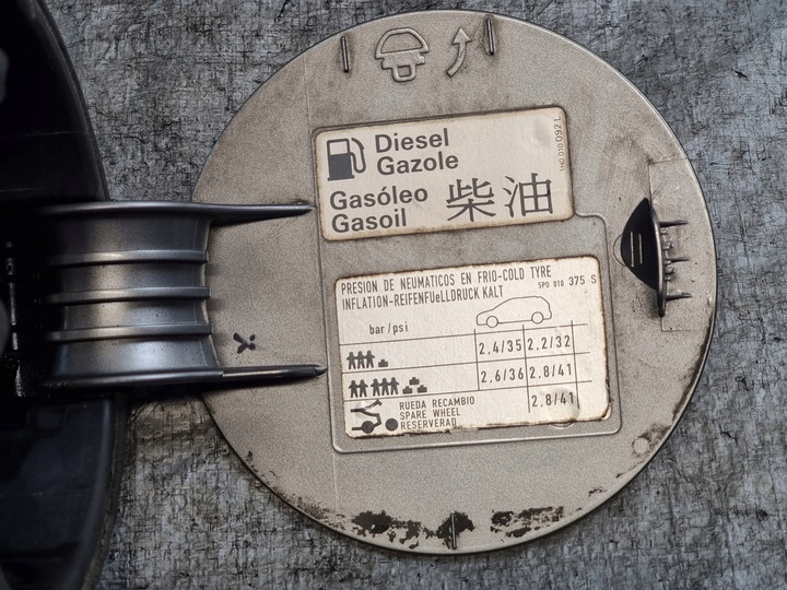 фото №10, Крышка вкладка заливка топлива k: ly5k оригинальный номер 5p0809905 seat altea 2.0 tdi 05r