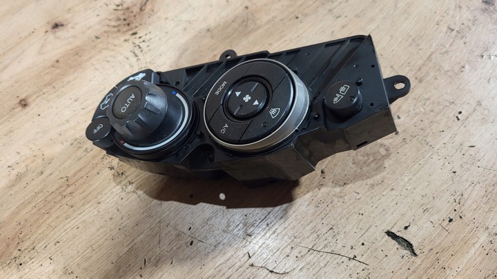 фото №13, Панель кондиціонера honda civic viii 8 ufo hb 5d європа 79600smgg4