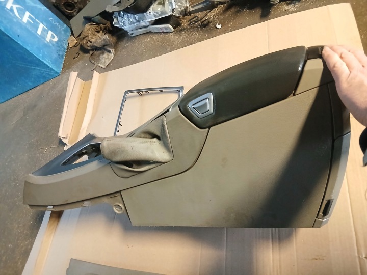 фото №10, Volvo s60 i v70 ii i рестайлинг 04- подлокотник туннель рамки обшивки подстаканник eur
