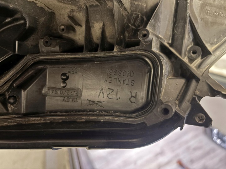 фото №15, Toyota rav4 iv фара правая передняя перед led w0836 rav4 iv