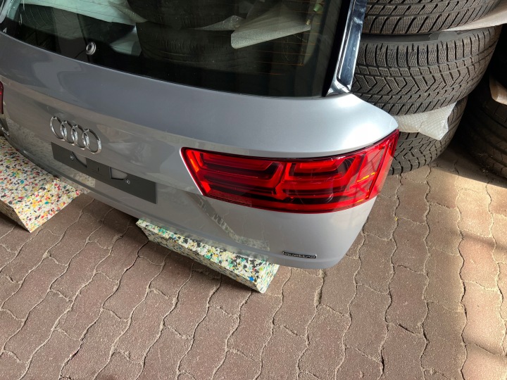 фото №5, Audi q7 4m s-line комплектный зад крышка бампер 4pdc лампы matrix lz7g цвет