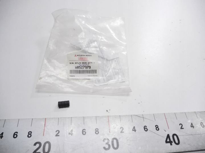 фото №7, Запчастина затискач перед mitsubishi l200 oem номер mr527979