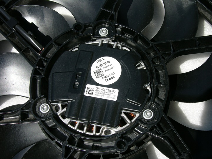 фото №13, Opel e-corsa e-mokka peugeot e-208 вентилятор радіатор корпус 9826929880