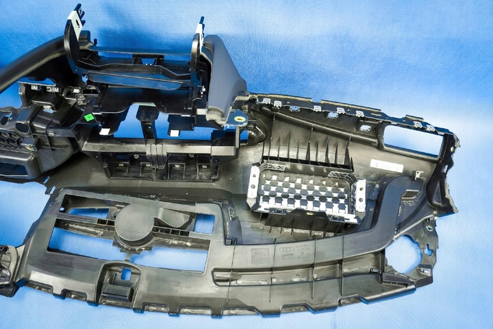 фото №10, Панель раздаточная консоль audi a7 rs7 4g8857001n