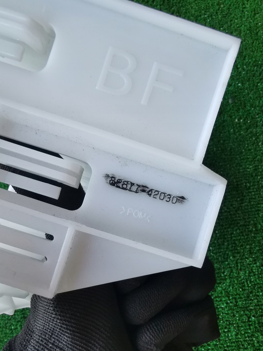 фото №3, Основание коробка предохранителей bsi rav4 82877-42030