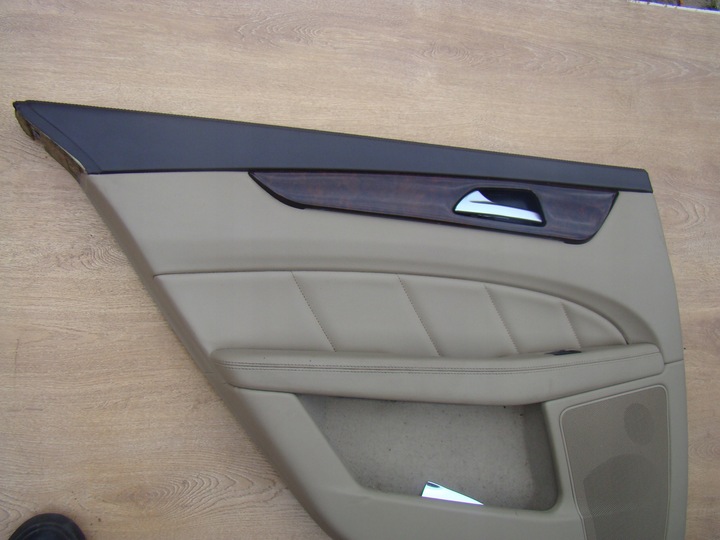 фото №5, Mercedes w218 обивка дверь левый зад