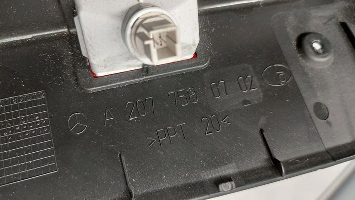 фото №7, Mercedes w207 планка защита крышки багажника