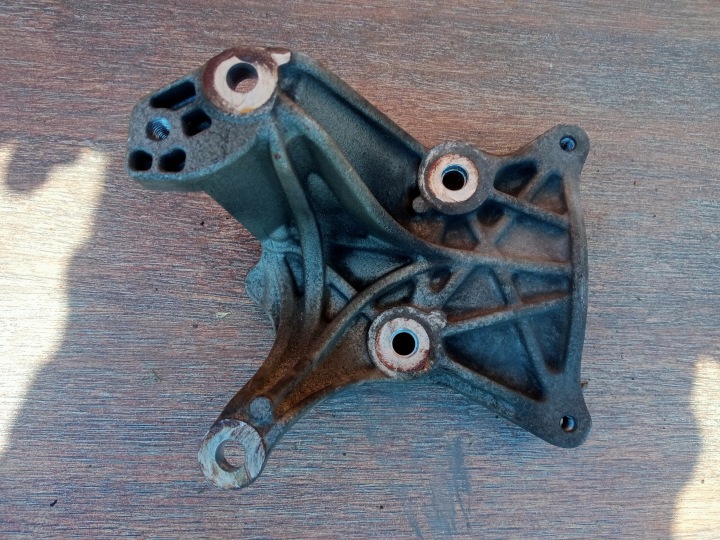 фото №6, Jeep cherokee kk 07-12 2.8 crd nitro кронштейн кріплення 90513217f