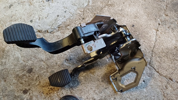 фото №1, Citroen c4 cactus педаль тормоза сцепления 9807334080