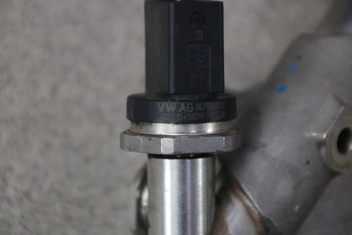 фото №6, Audi a4 a6 a8 планка впрыскивающий датчик 06e130089aa