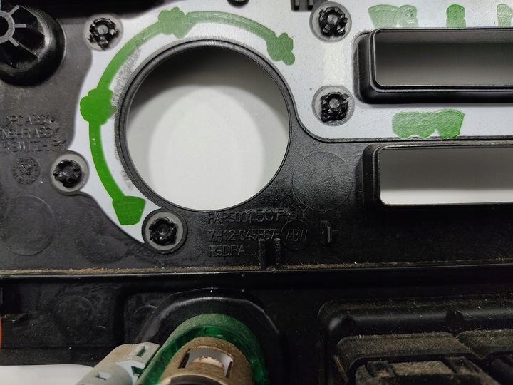 фото №7, Рамка захист панелі розподільчої радіо land rover defender 7h12-045f67 07-14