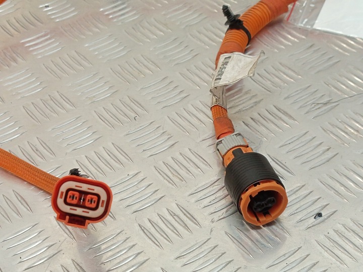 фото №6, Fiat 500e шланг высокого напряжения компрессора кондиционера 52197564