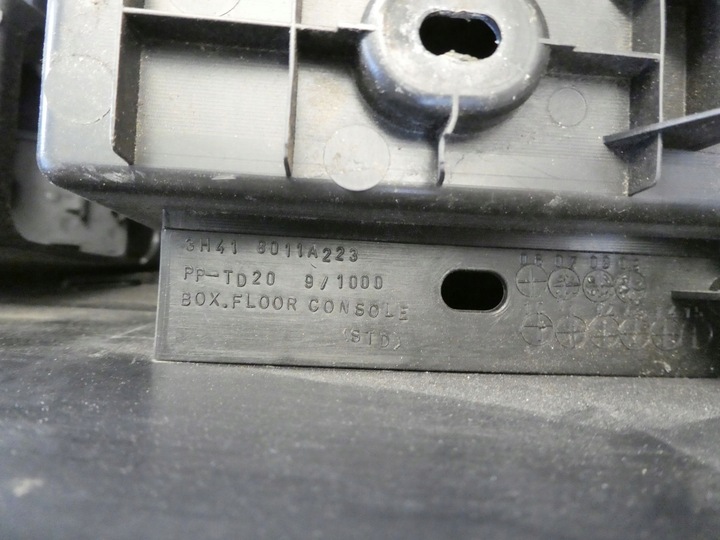 фото №8, Туннель средний подлокотник mitsubishi lancer viii