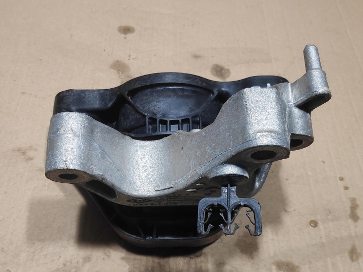 фото №7, Кронштейн подушка двигуна кріплення 1.2tce renault megane iv 112846249r