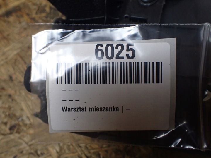 фото №15, Боковина обивка дверь левый перед huyndai i30 iii европа 6025