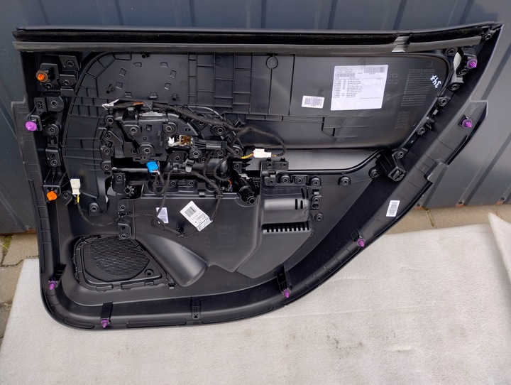 фото №5, Оббивка боковина двері зад mercedes eqa eqb x243amg права ліва