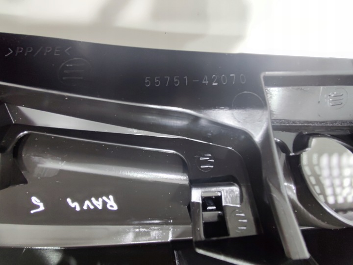 фото №10, Панель под лобовым стеклом верхний пластик toyota rav4 v 55751-42070 2019-2024 европа