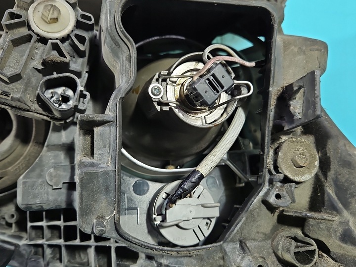 фото №10, Фара левый лампа перед toyota avensis ii t25 03-06 европа