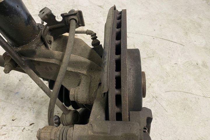 фото №11, Поворотна опора передня ліва skoda superb ii 3t4 3q0413031bg 1.97l дизель 2015