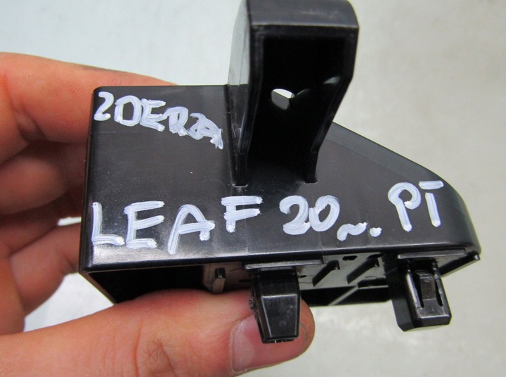 фото №9, Leaf ii 20r ползун бампера правый зад задний верхний держатель 852285sh0a