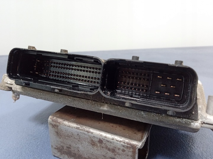 фото №4, Voyager iv 2.5 crd блок управления двигателя p04727664ae