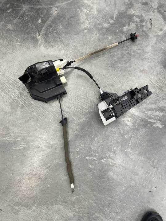 фото №1, Замок доводчик дверь левый перед a8 s8 d4 оригинал