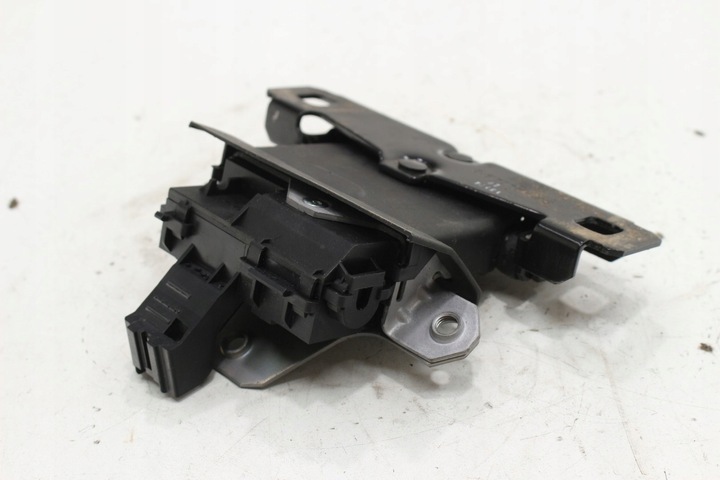 фото №11, Замок крышки зад 31335045 volvo s60 ii