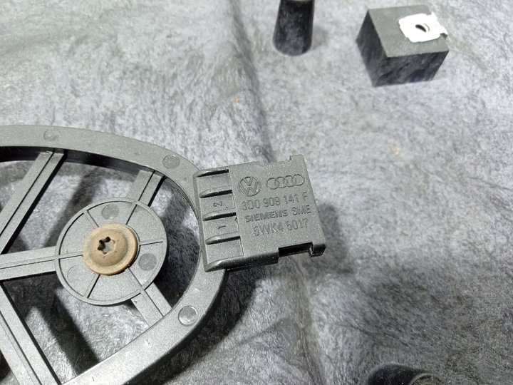 фото №7, Bentley continental gt i 03- оббивка полиці багажника 3d5867477k