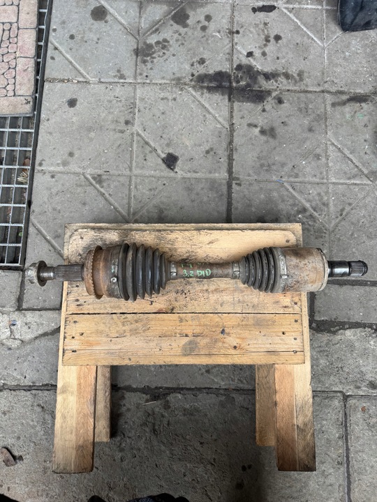 фото №1, Полуось левая передняя перед mitsubishi pajero 4 iv 3.2did 07r- механическая коробка передач