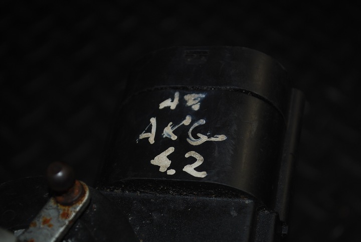 фото №13, Audi a8 d2 4.2 v8 дросельна заслінка 077133063af