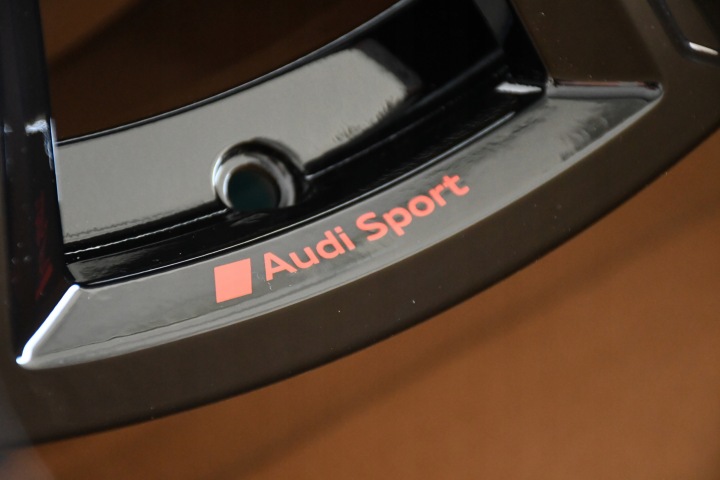 фото №11, Диски диски 23" audi q8 sq8 rsq8 нове audi sport чорний піаніно