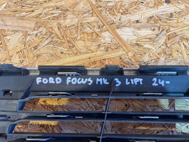 фото №13, Ford focus mk3 iii рестайлінг 14-19 решітка решітка радіатора решітка середня бампера перед