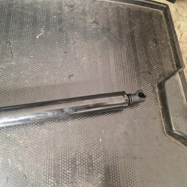 фото №8, Амортизатор крышки правый+ левый x4 g02 7424416 7424415