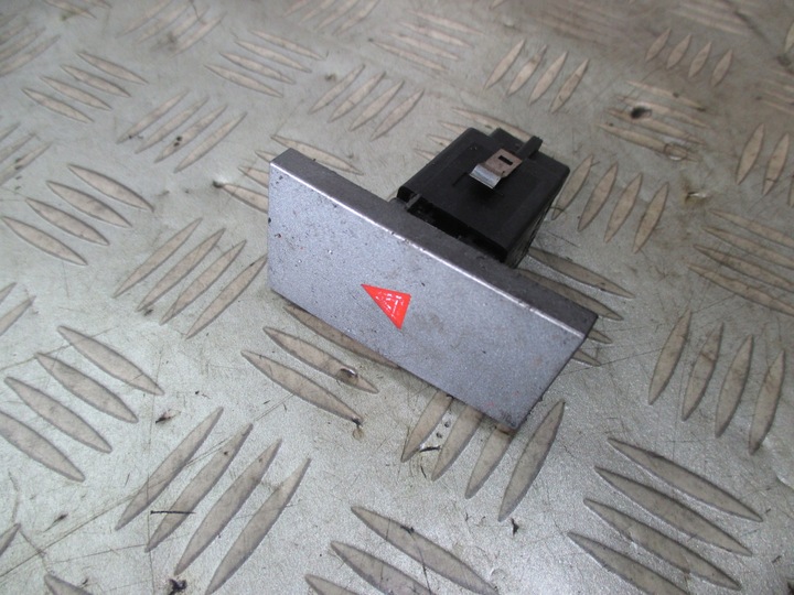 фото №1, Выключатель света аварийных opel vectra c 13138255