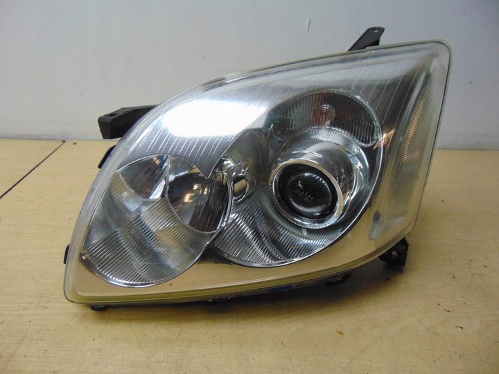 фото №6, Лампа левая перед toyota avensis t25 европа