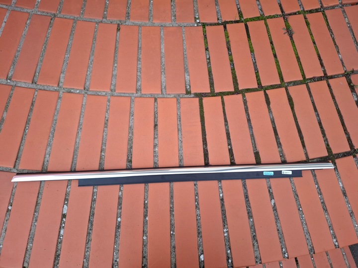 фото №1, Audi a4 b8 рестайлінг 11-15 планка ущільнювач ущільнювач скла хром двері зад rh