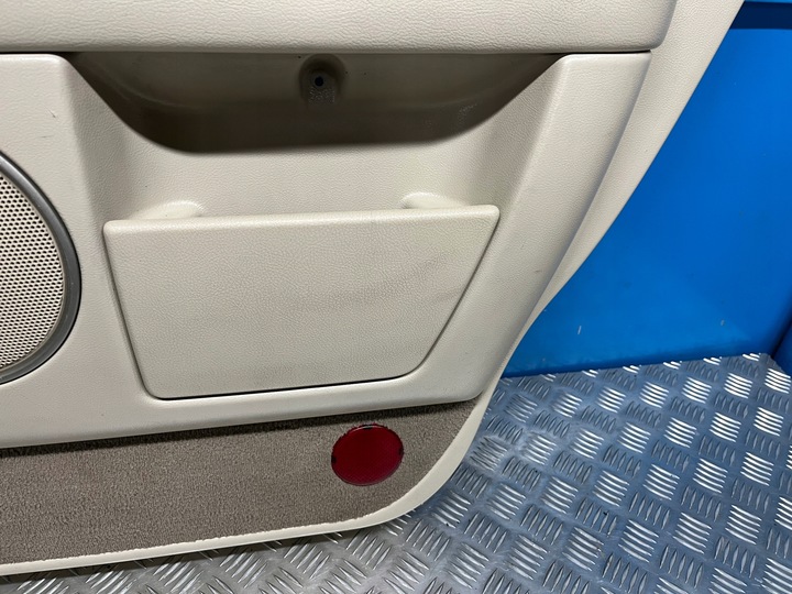 фото №8, Navigator ii 03- боковина оббивка двері праві зад