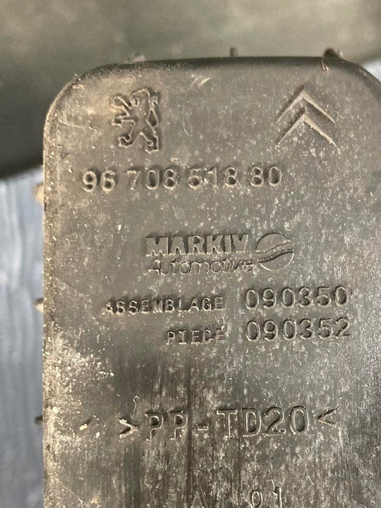 фото №5, Корпус фільтра повітря peugeot 208 i 9670851880