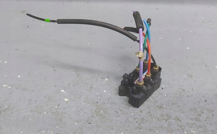 фото №1, Audi q5 80a 17^ распределитель пневматика клапаны