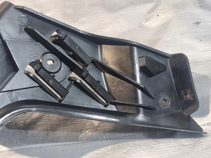 фото №9, Ползун бампера левый зад оригинальный номер 6q6807375 vw polo iv 4