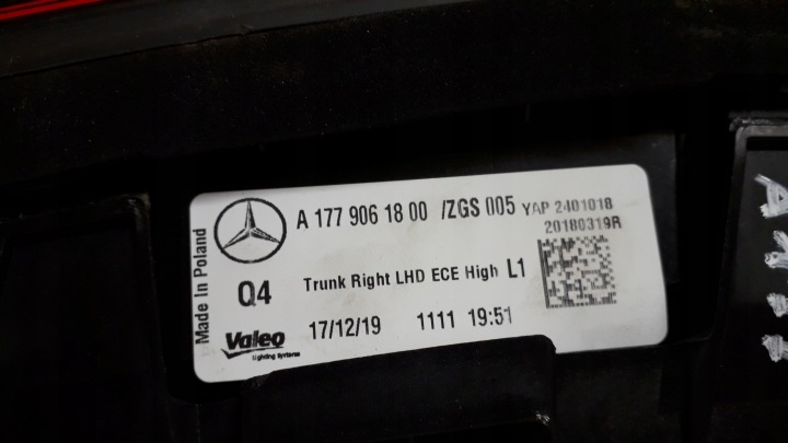 фото №13, Mercedes a w177 18- фара права задня led - кришка