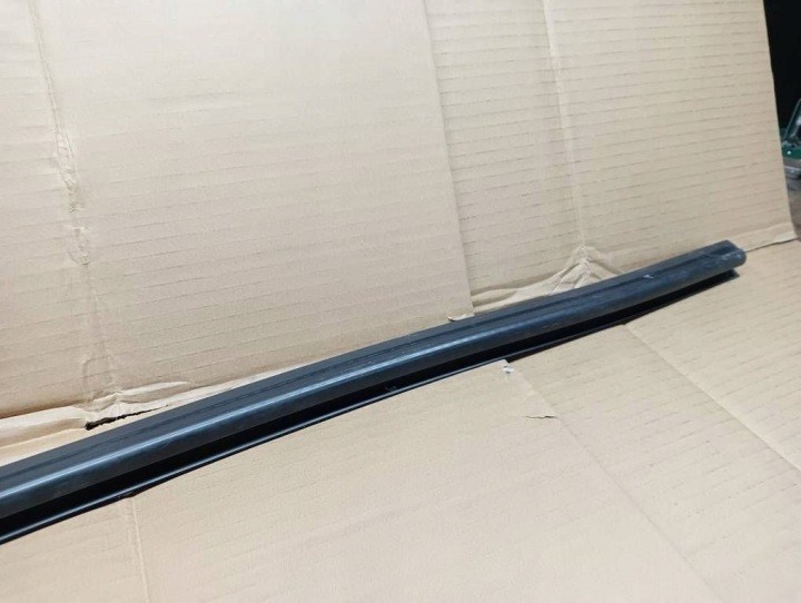 фото №6, 8p7837480b audi a3 8p cabrio уплотнитель молдинг накладка стёкла правая